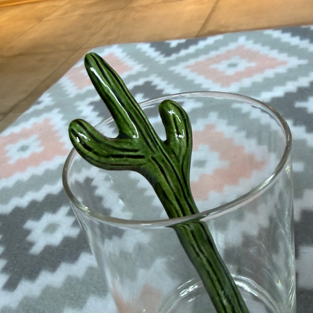 2 Glass Tumblers with ceramic cactus drink stirrers - Picture 2 of 7